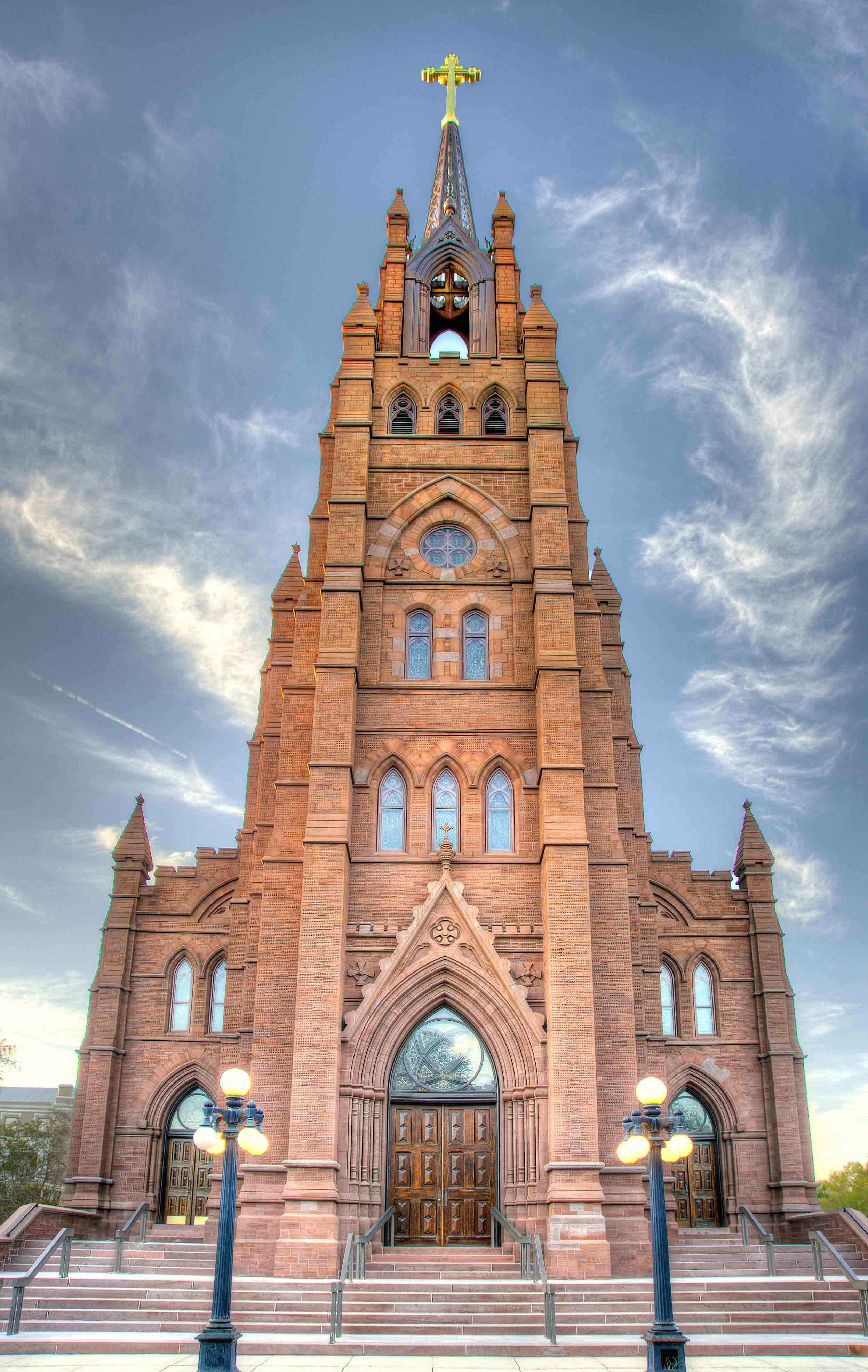 https://mdw-travel-data-us-east-1.s3.amazonaws.com/img/country/Romania/Saint-John-the-Baptist-Metropolitan-Church/img_00.jpg