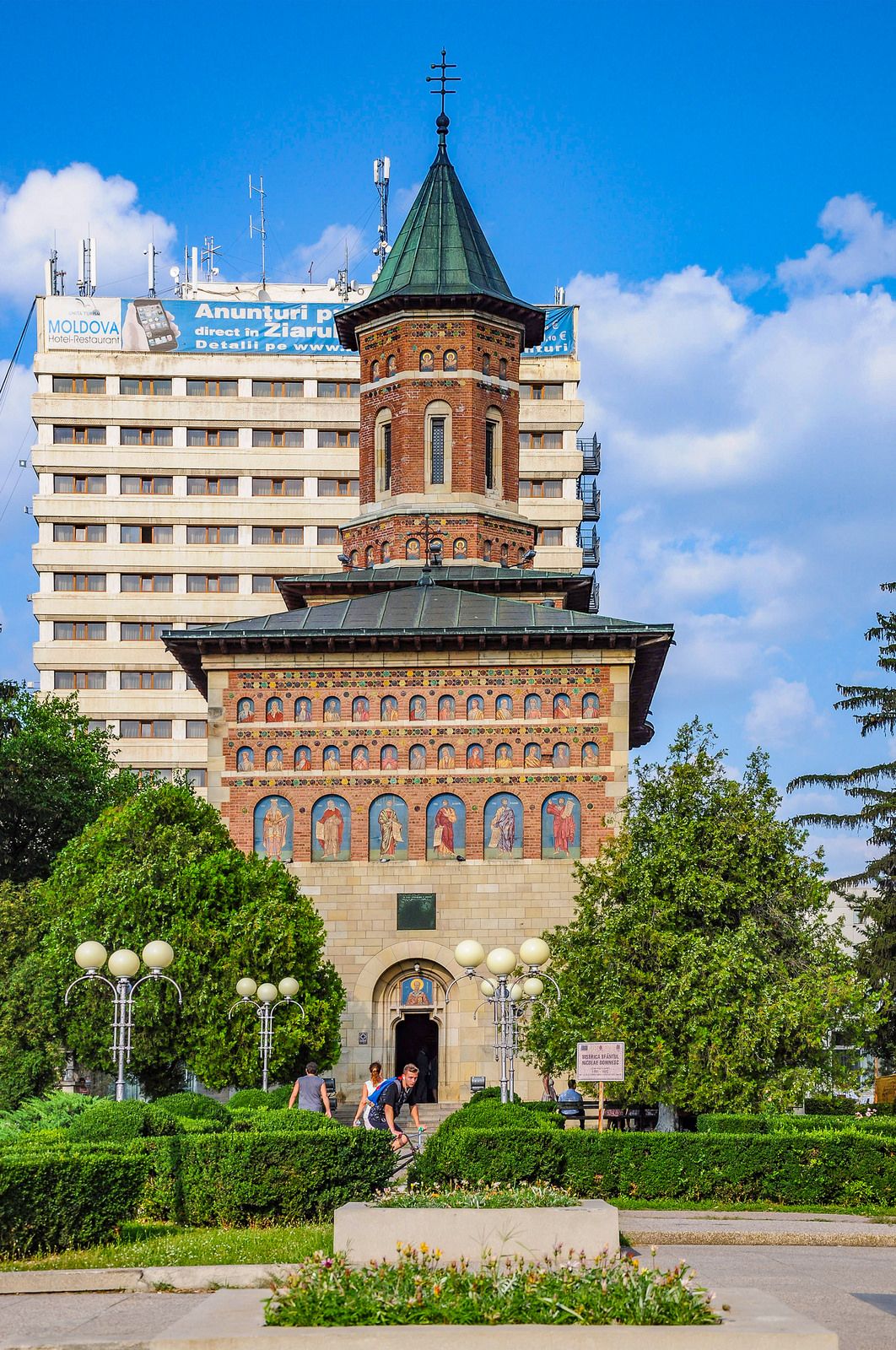 https://mdw-travel-data-us-east-1.s3.amazonaws.com/img/country/Romania/Saint-Nicholas-Church/img_00.jpg