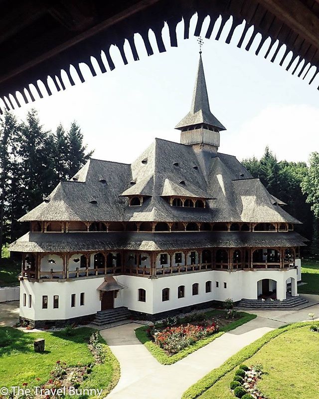 https://mdw-travel-data-us-east-1.s3.amazonaws.com/img/country/Romania/Sapanta-Peri-Monastery/img_03.jpg