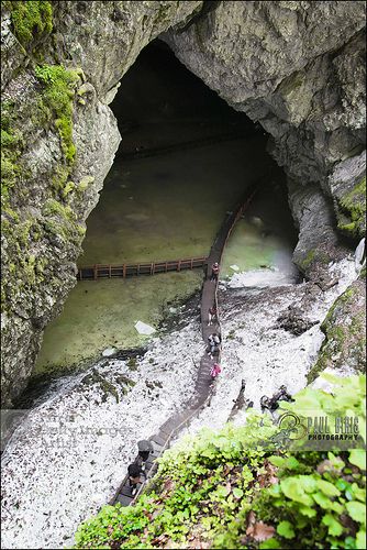 https://mdw-travel-data-us-east-1.s3.amazonaws.com/img/country/Romania/Scarisoara-Cave/img_03.jpg