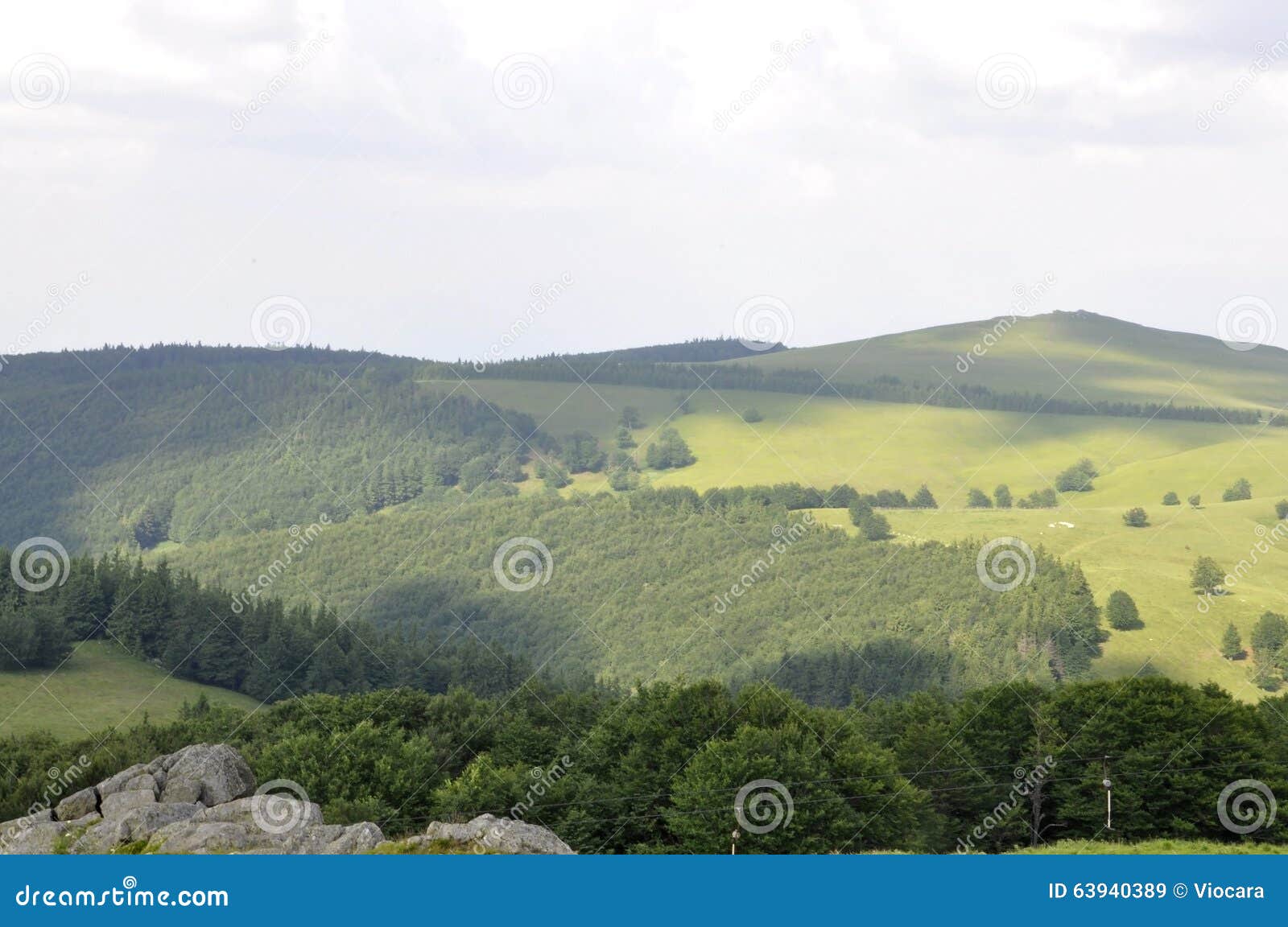 https://mdw-travel-data-us-east-1.s3.amazonaws.com/img/country/Romania/Semenic-Mountain/img_01.jpg