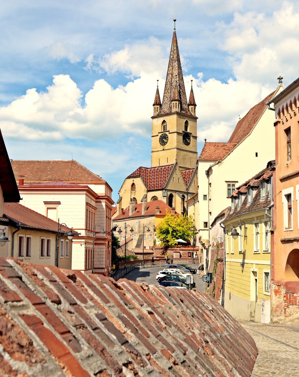 https://mdw-travel-data-us-east-1.s3.amazonaws.com/img/country/Romania/Sibiu-Lutheran-Cathedral/img_03.jpg