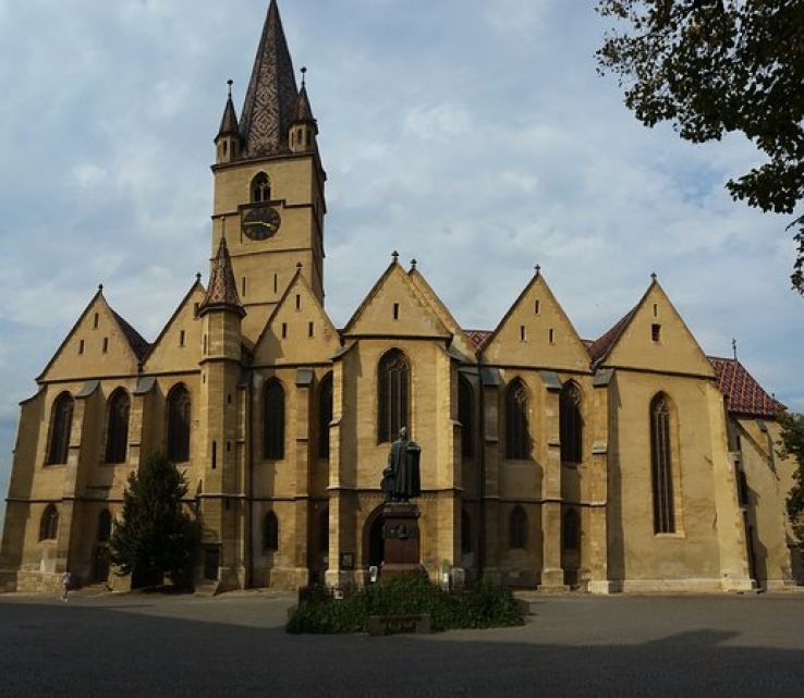 https://mdw-travel-data-us-east-1.s3.amazonaws.com/img/country/Romania/Sibiu-Lutheran-Cemetery/img_01.jpg