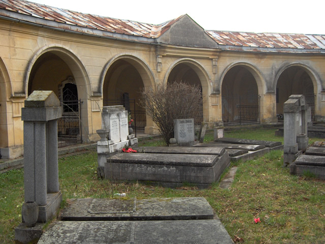 https://mdw-travel-data-us-east-1.s3.amazonaws.com/img/country/Romania/Sibiu-Lutheran-Cemetery/img_03.jpg