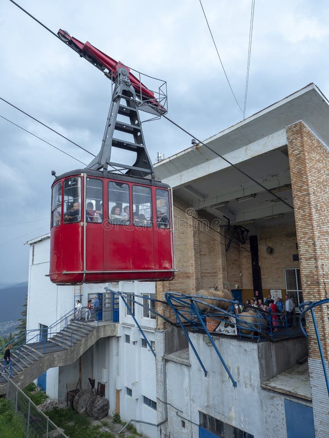 https://mdw-travel-data-us-east-1.s3.amazonaws.com/img/country/Romania/Sinaia-Cable-Car/img_00.jpg