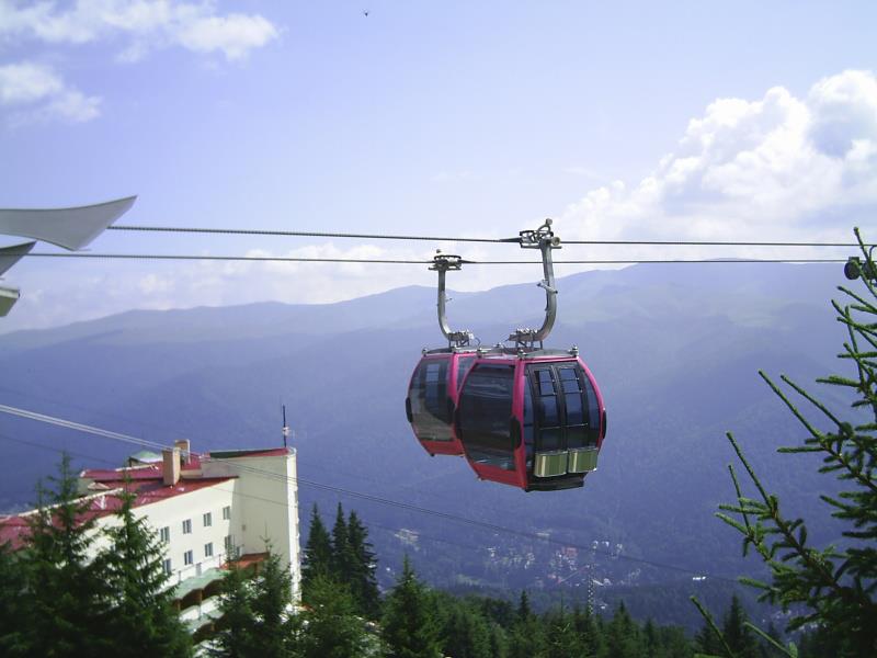 https://mdw-travel-data-us-east-1.s3.amazonaws.com/img/country/Romania/Sinaia-Cable-Car/img_01.jpg