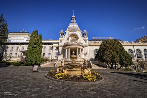 https://mdw-travel-data-us-east-1.s3.amazonaws.com/img/country/Romania/Sinaia-Casino-Park/img_02.jpg