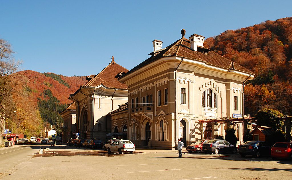 https://mdw-travel-data-us-east-1.s3.amazonaws.com/img/country/Romania/Sinaia-Royal-Train-Station/img_02.jpg