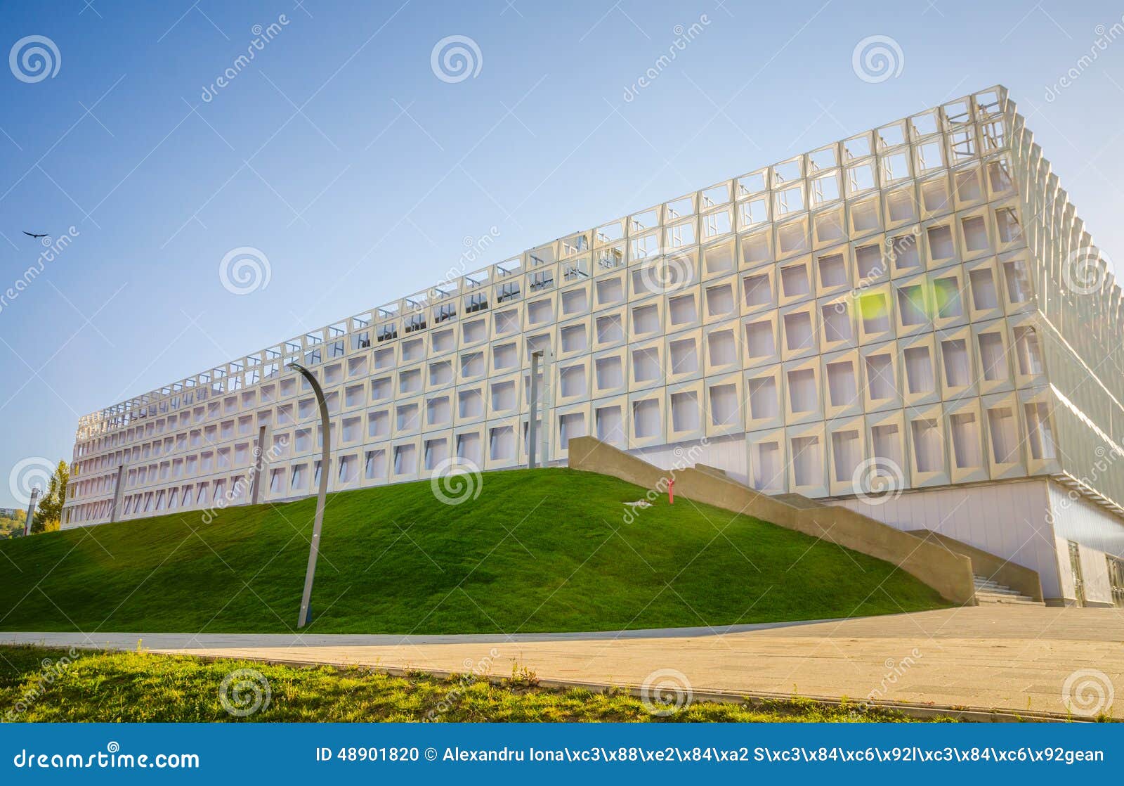 https://mdw-travel-data-us-east-1.s3.amazonaws.com/img/country/Romania/Sports-Hall/img_00.jpg