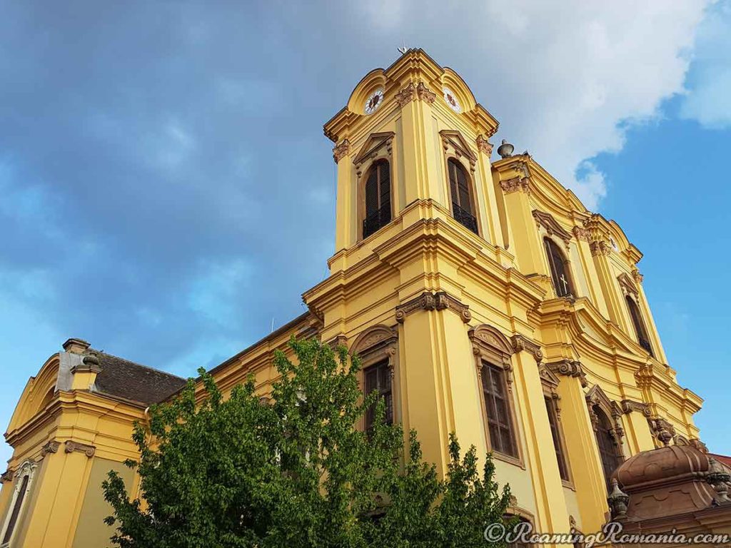 https://mdw-travel-data-us-east-1.s3.amazonaws.com/img/country/Romania/St-George-Church/img_02.jpg