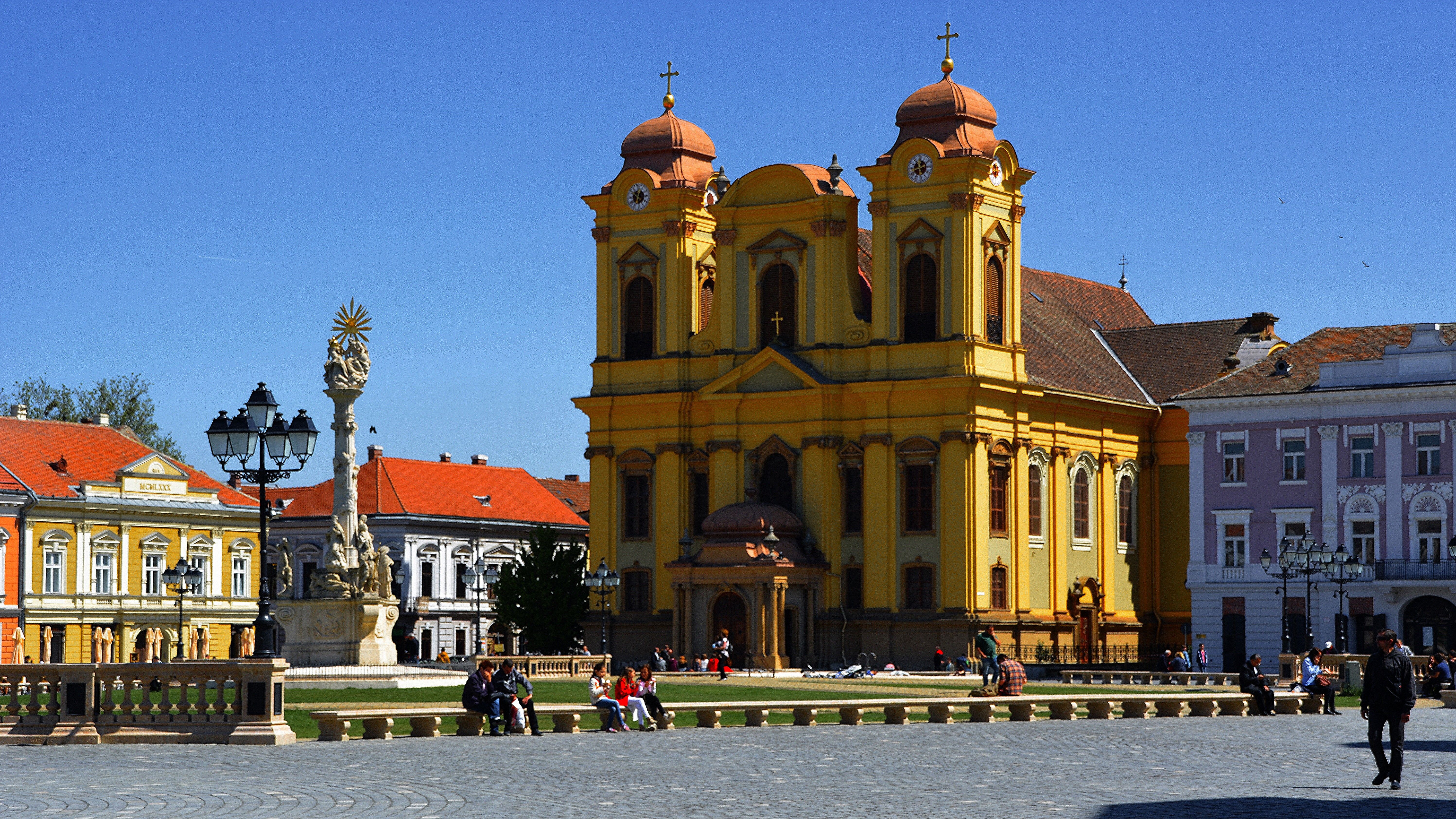 https://mdw-travel-data-us-east-1.s3.amazonaws.com/img/country/Romania/St-Georges-Cathedral/img_02.jpg