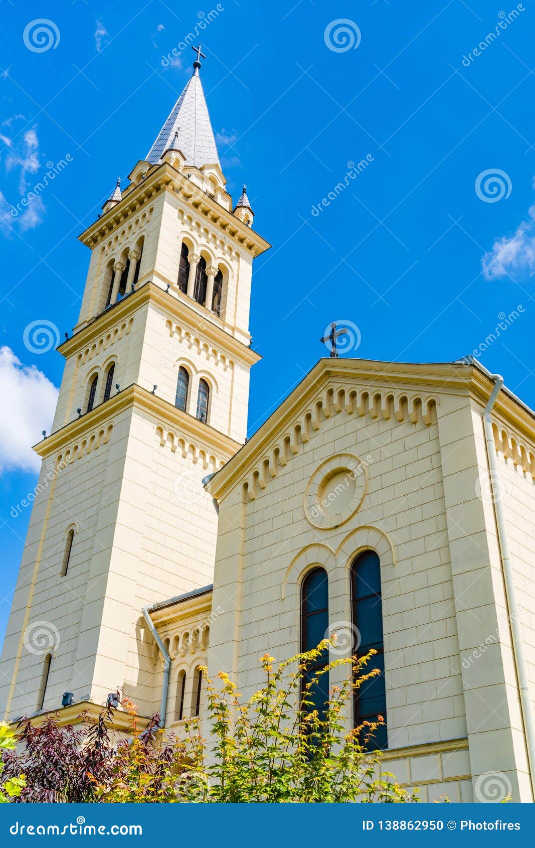 https://mdw-travel-data-us-east-1.s3.amazonaws.com/img/country/Romania/St-Joseph-Roman-Catholic-Cathedral/img_01.jpg