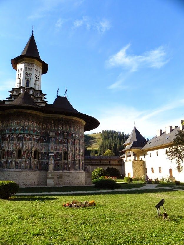 https://mdw-travel-data-us-east-1.s3.amazonaws.com/img/country/Romania/Sucevita-Monastery/img_01.jpg