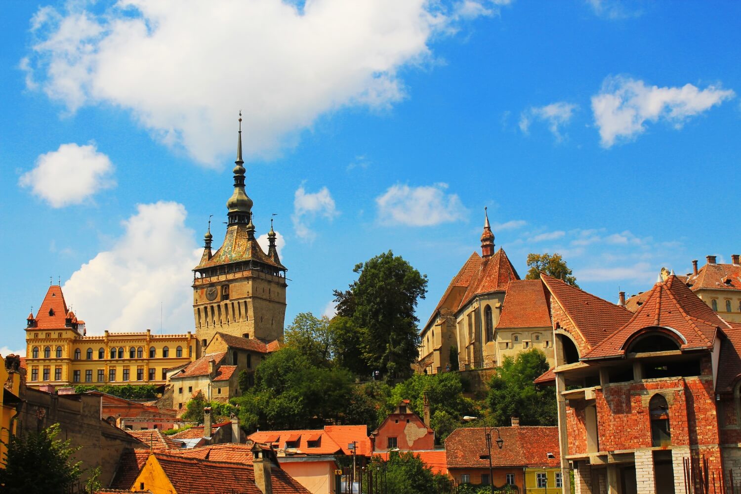 https://mdw-travel-data-us-east-1.s3.amazonaws.com/img/country/Romania/Sugas-Bai/img_04.jpg