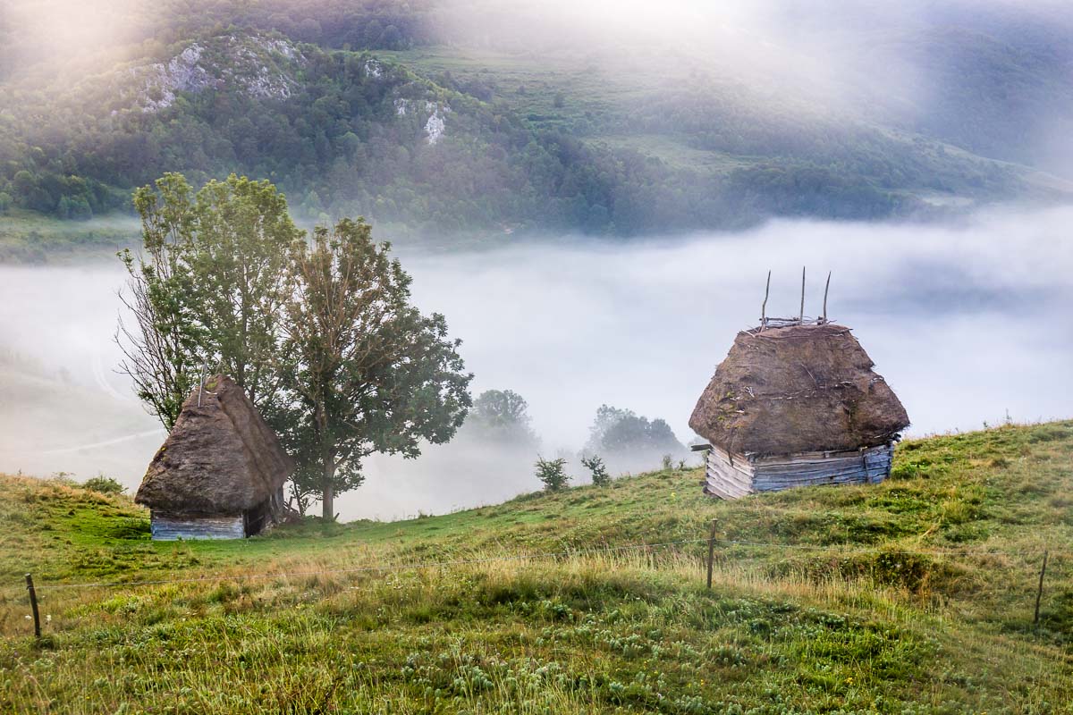 https://mdw-travel-data-us-east-1.s3.amazonaws.com/img/country/Romania/Sun-Valley/img_01.jpg