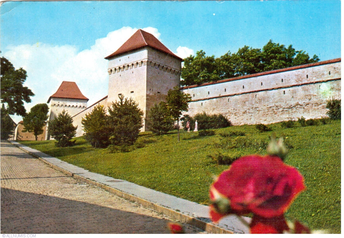 https://mdw-travel-data-us-east-1.s3.amazonaws.com/img/country/Romania/Targu-Mures-Fortress/img_03.jpg