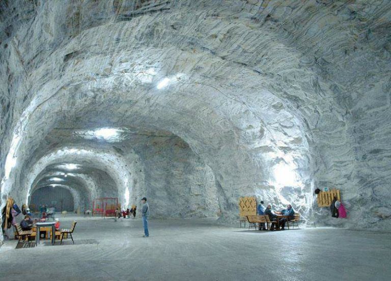 https://mdw-travel-data-us-east-1.s3.amazonaws.com/img/country/Romania/Targu-Ocna-Salt-Mine/img_00.jpg