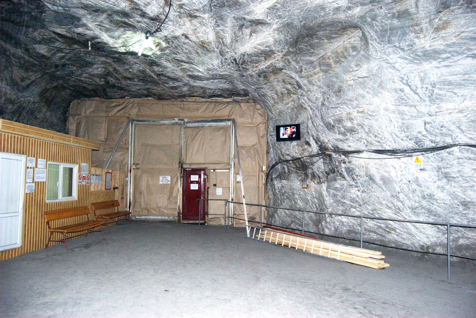 https://mdw-travel-data-us-east-1.s3.amazonaws.com/img/country/Romania/Targu-Ocna-Salt-Mine/img_03.jpg