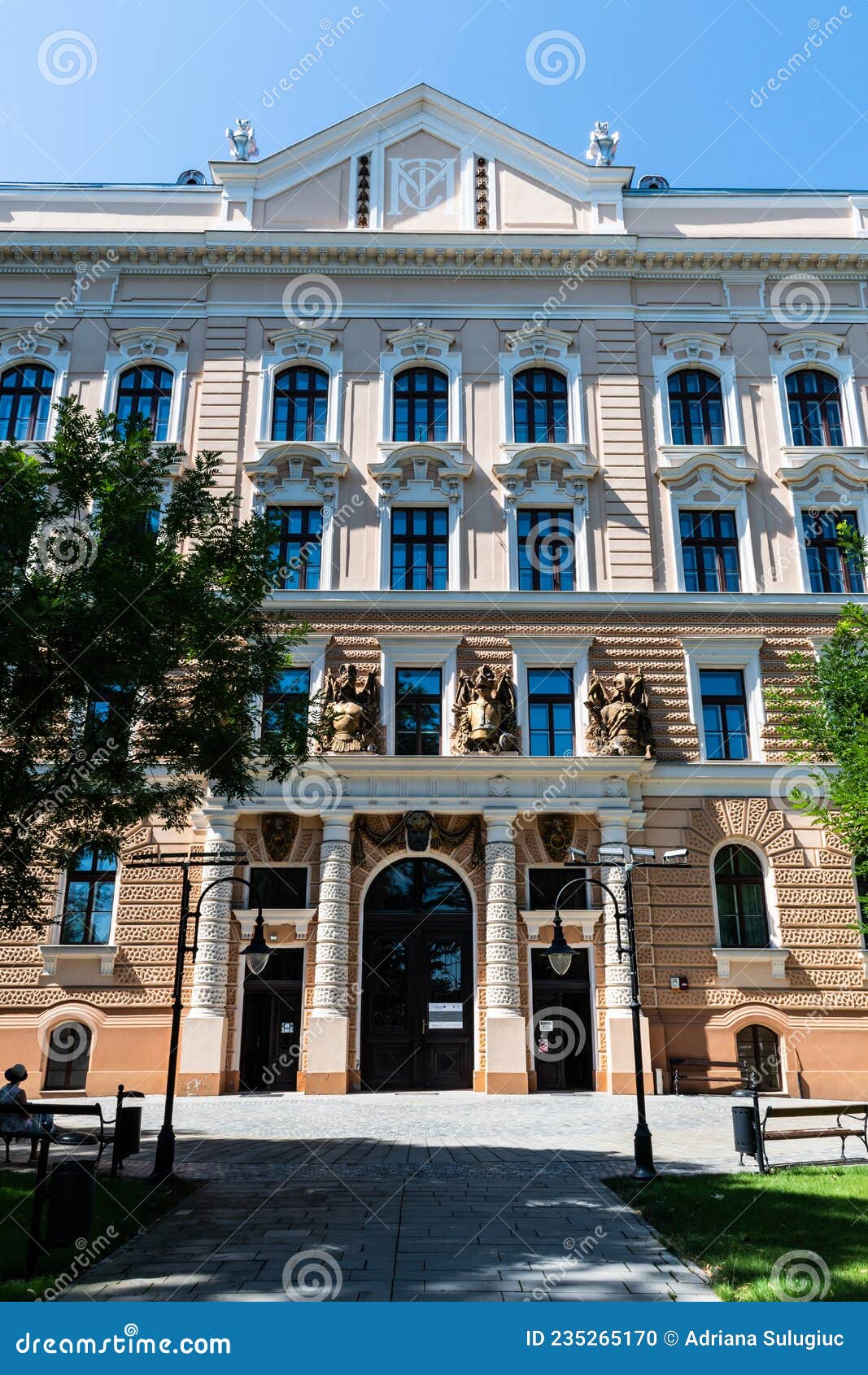 https://mdw-travel-data-us-east-1.s3.amazonaws.com/img/country/Romania/Tarii-Crisurilor-Museum/img_00.jpg