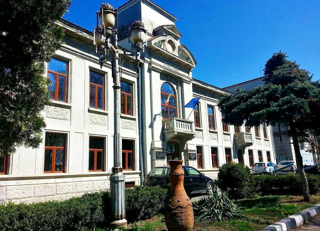 https://mdw-travel-data-us-east-1.s3.amazonaws.com/img/country/Romania/Teohari-Antonescu-Park/img_01.jpg
