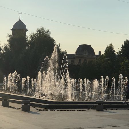 https://mdw-travel-data-us-east-1.s3.amazonaws.com/img/country/Romania/The-Craiova-Musical-Fountain/img_00.jpg
