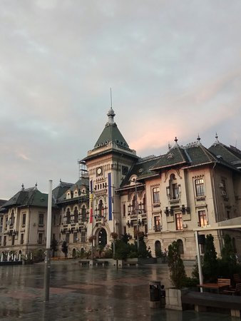 https://mdw-travel-data-us-east-1.s3.amazonaws.com/img/country/Romania/The-Craiova-Musical-Fountain/img_02.jpg