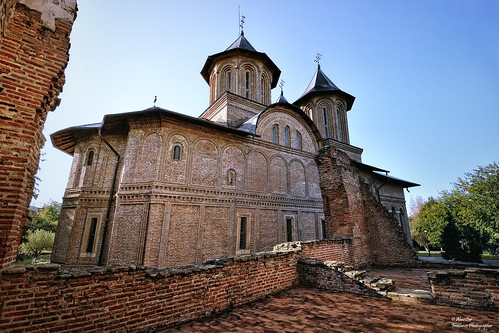 https://mdw-travel-data-us-east-1.s3.amazonaws.com/img/country/Romania/The-Princely-Church-of-St-Michael/img_02.jpg