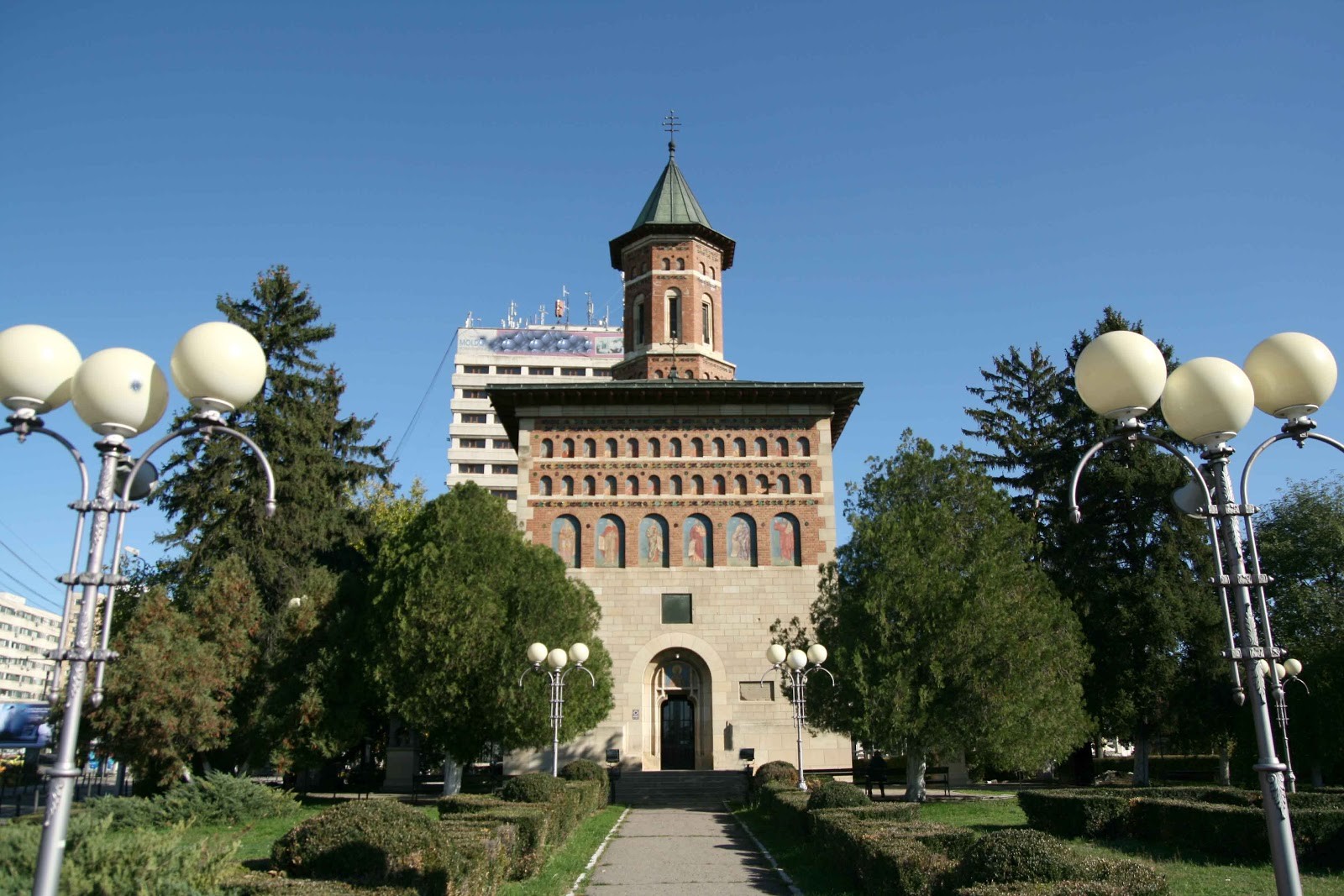 https://mdw-travel-data-us-east-1.s3.amazonaws.com/img/country/Romania/The-Princely-Church-of-St-Michael/img_03.jpg