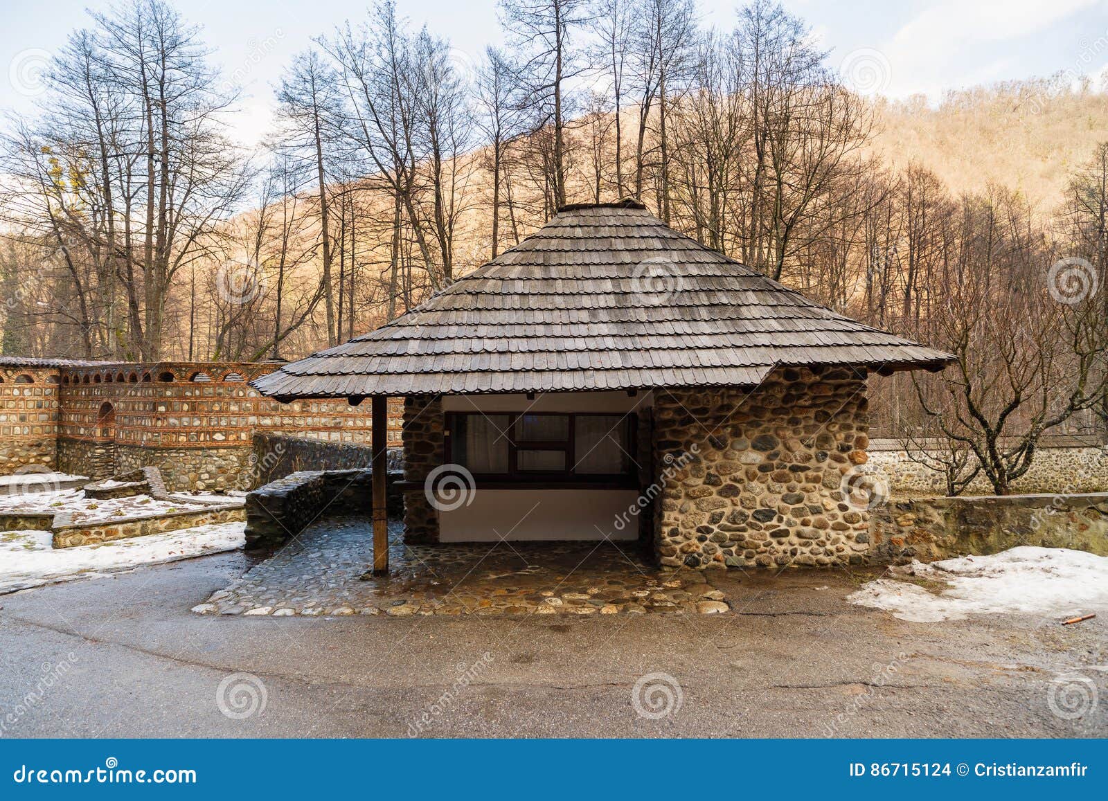 https://mdw-travel-data-us-east-1.s3.amazonaws.com/img/country/Romania/Tismana-Monastery/img_02.jpg