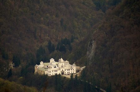 https://mdw-travel-data-us-east-1.s3.amazonaws.com/img/country/Romania/Tismana-Monastery/img_03.jpg