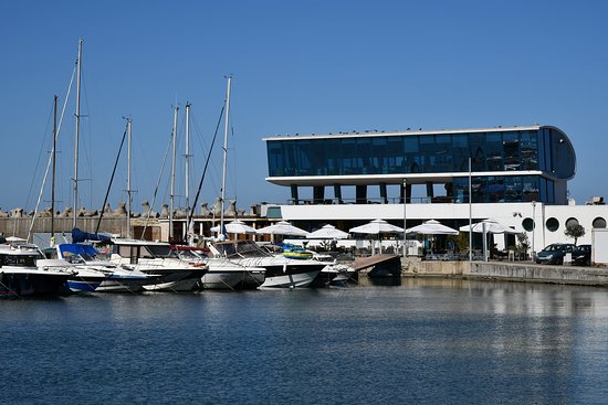 https://mdw-travel-data-us-east-1.s3.amazonaws.com/img/country/Romania/Tomis-Yachting-Club-&-Beach/img_03.jpg