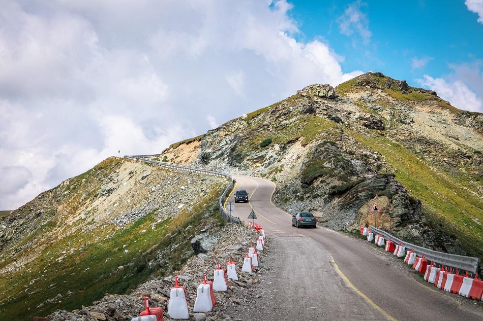 https://mdw-travel-data-us-east-1.s3.amazonaws.com/img/country/Romania/Transalpina-Road/img_03.jpg