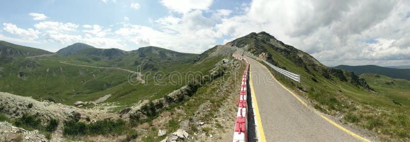 https://mdw-travel-data-us-east-1.s3.amazonaws.com/img/country/Romania/Transalpina-Road/img_05.jpg