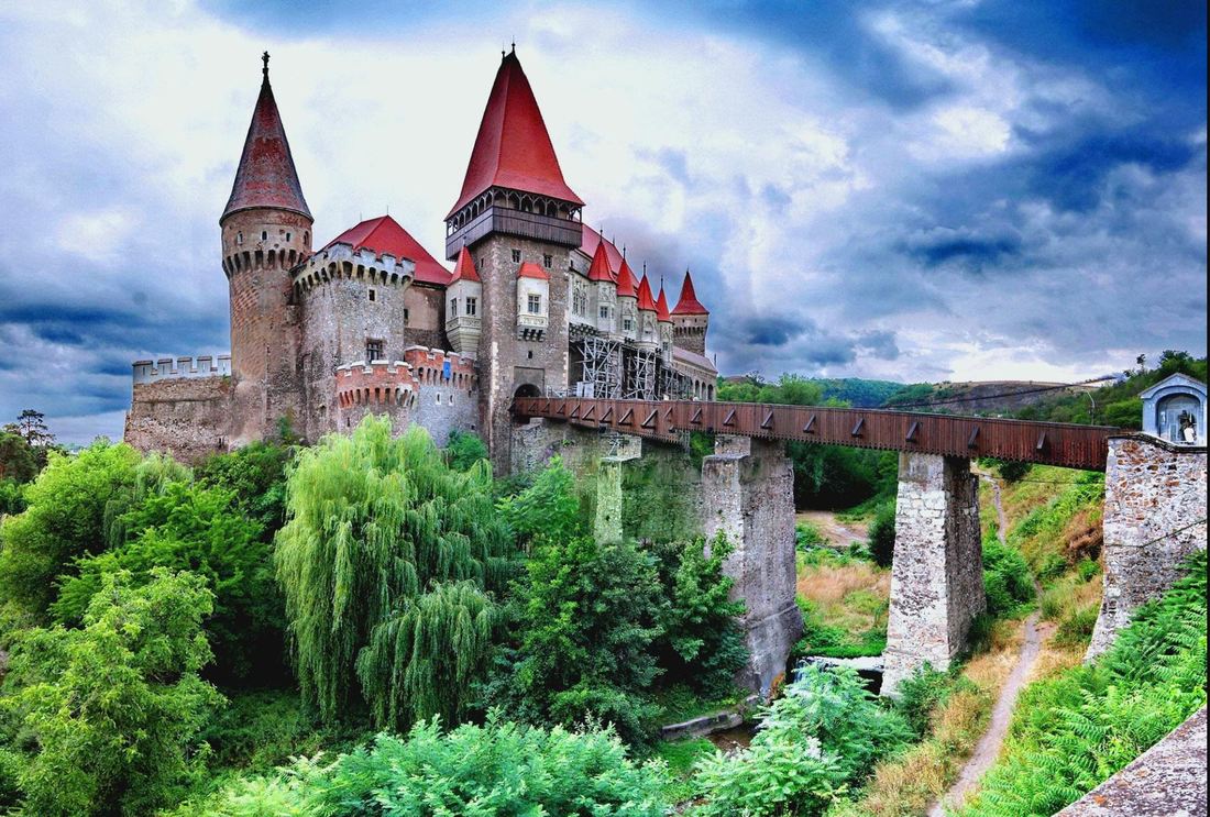 https://mdw-travel-data-us-east-1.s3.amazonaws.com/img/country/Romania/Transylvania-Tourist-Information-Center/img_01.jpg