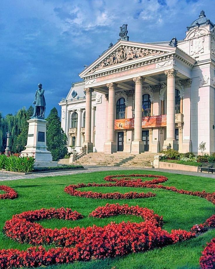 https://mdw-travel-data-us-east-1.s3.amazonaws.com/img/country/Romania/Vasile-Alecsandri-National-Theater/img_01.jpg