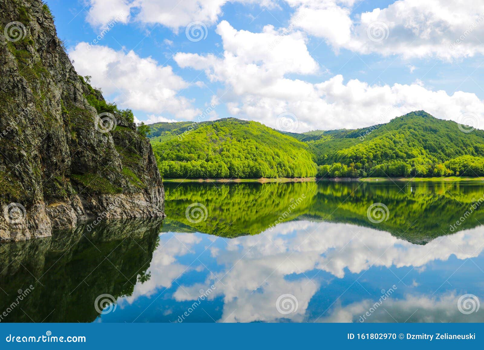 https://mdw-travel-data-us-east-1.s3.amazonaws.com/img/country/Romania/Vidraru-Dam/img_01.jpg