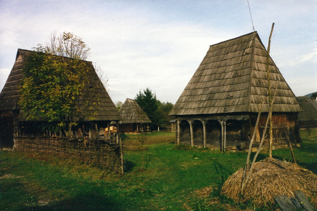 https://mdw-travel-data-us-east-1.s3.amazonaws.com/img/country/Romania/Village-Museum-in-Sighetu-Marmatiei/img_00.jpg