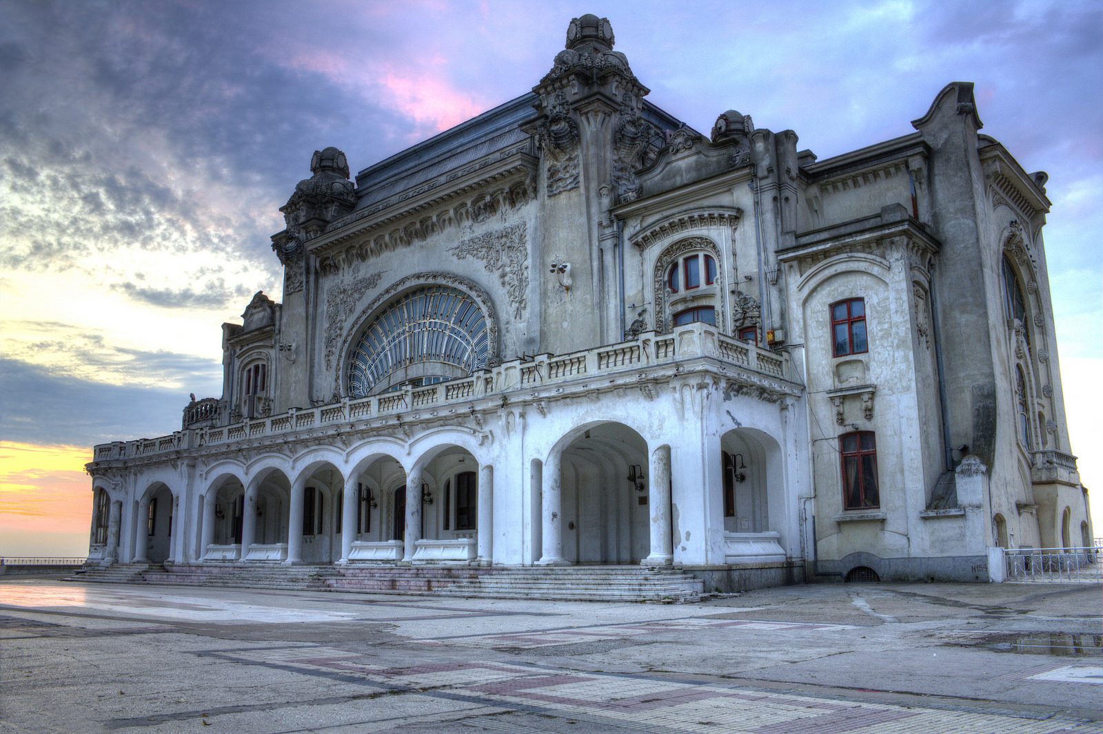 https://mdw-travel-data-us-east-1.s3.amazonaws.com/img/country/Romania/Viva-Club-&-Casino/img_02.jpg