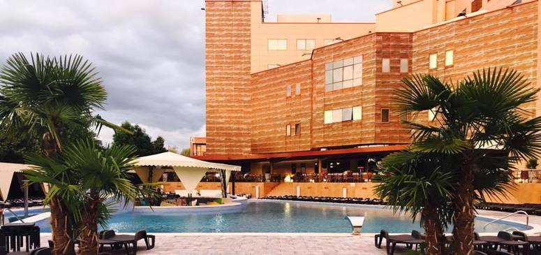 https://mdw-travel-data-us-east-1.s3.amazonaws.com/img/country/Romania/Viva-Club-&-Casino/img_03.jpg