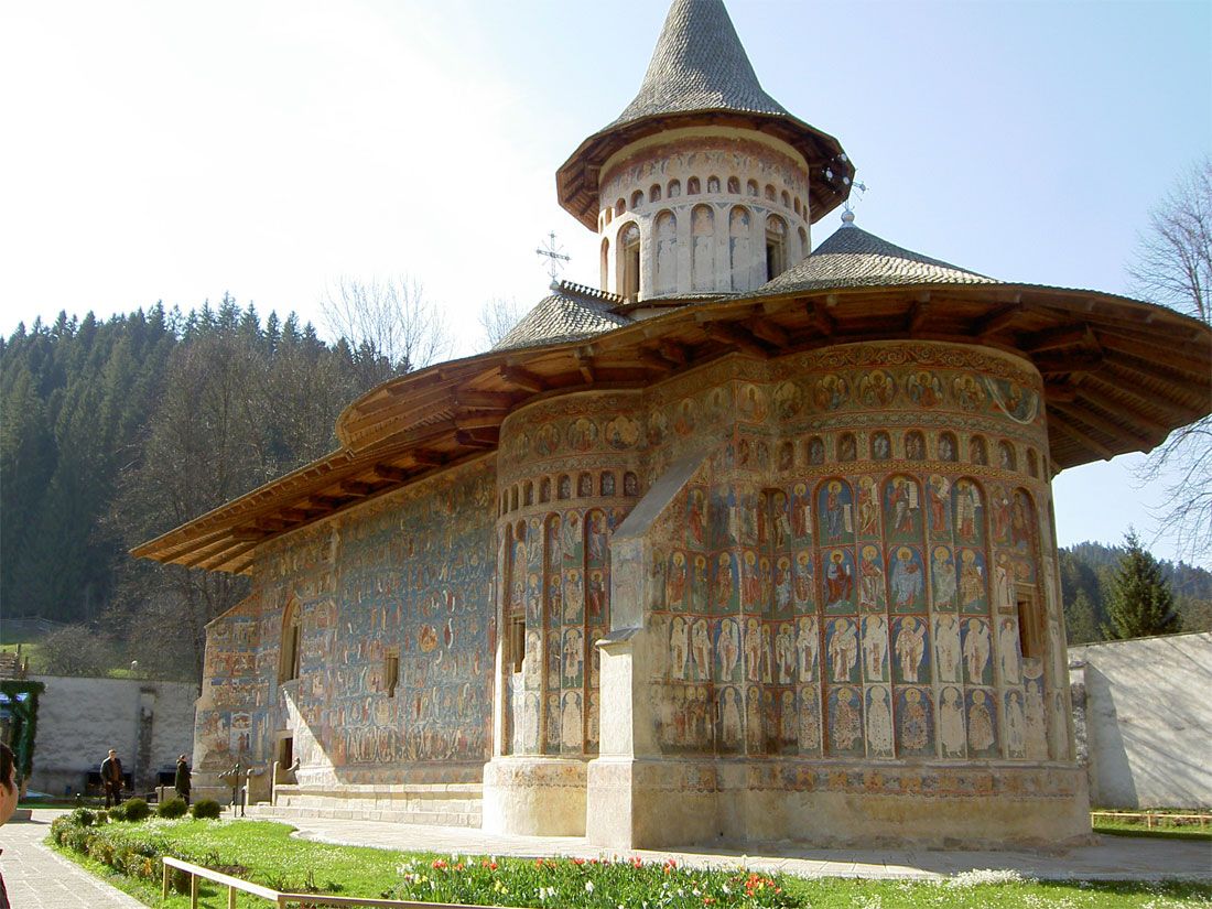 https://mdw-travel-data-us-east-1.s3.amazonaws.com/img/country/Romania/Voronet-Monastery/img_01.jpg