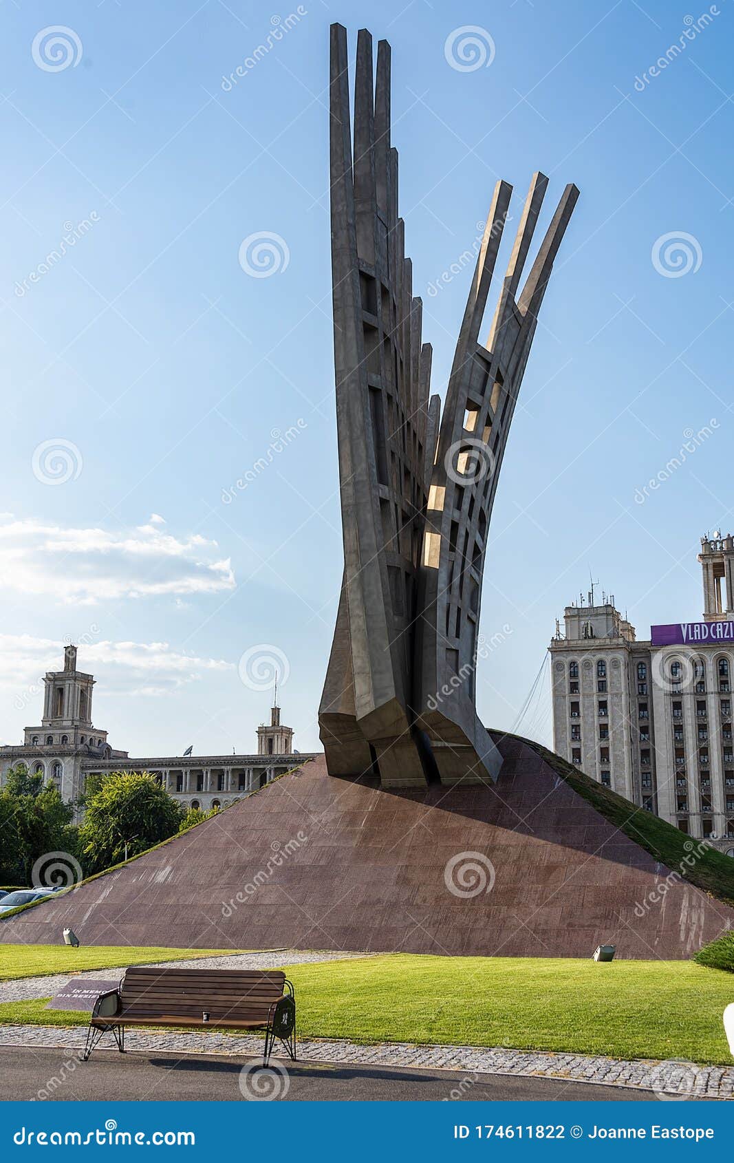 https://mdw-travel-data-us-east-1.s3.amazonaws.com/img/country/Romania/Wings-Monument/img_00.jpg