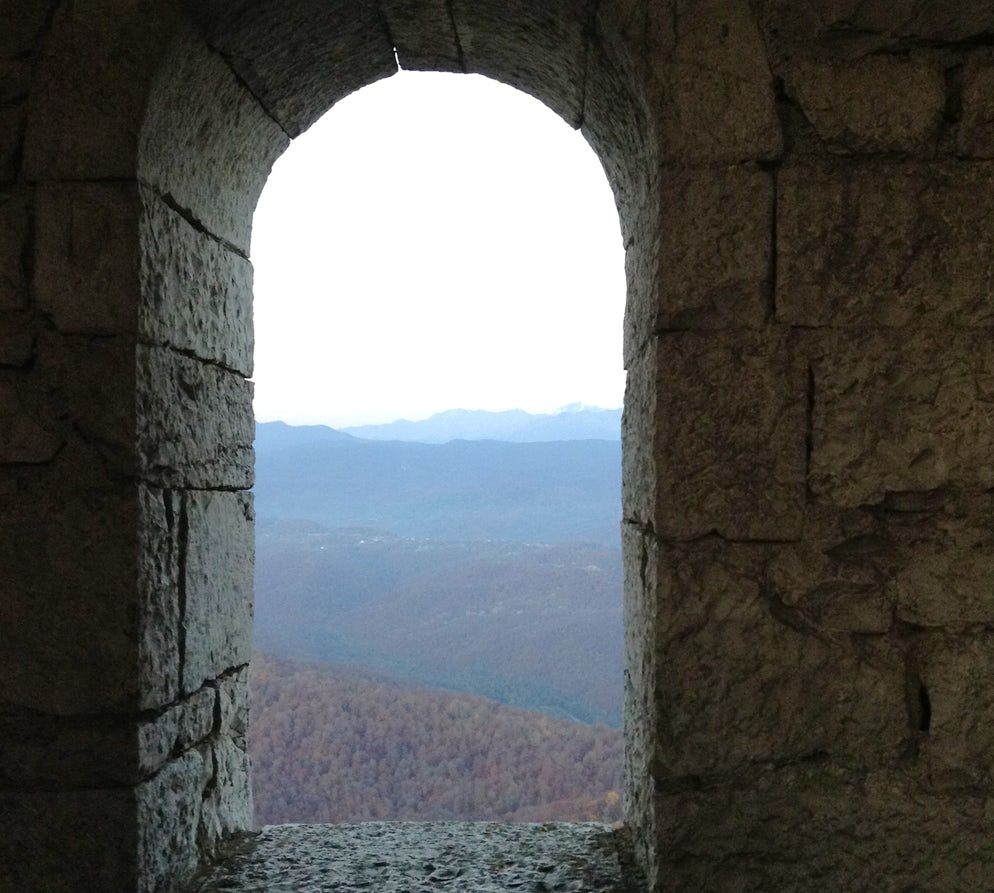 https://mdw-travel-data-us-east-1.s3.amazonaws.com/img/country/Russia/Akhun-Mountain/img_01.jpg