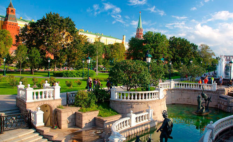 https://mdw-travel-data-us-east-1.s3.amazonaws.com/img/country/Russia/Alexander-Garden/img_01.jpg