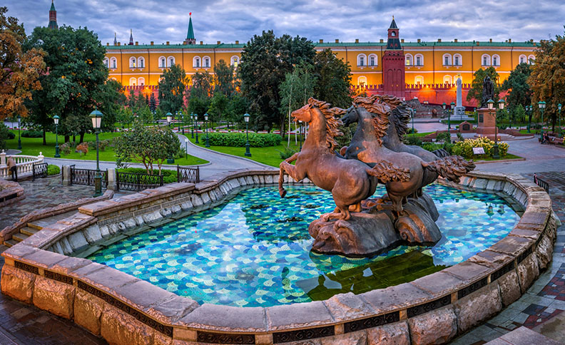 https://mdw-travel-data-us-east-1.s3.amazonaws.com/img/country/Russia/Alexander-Garden/img_03.jpg