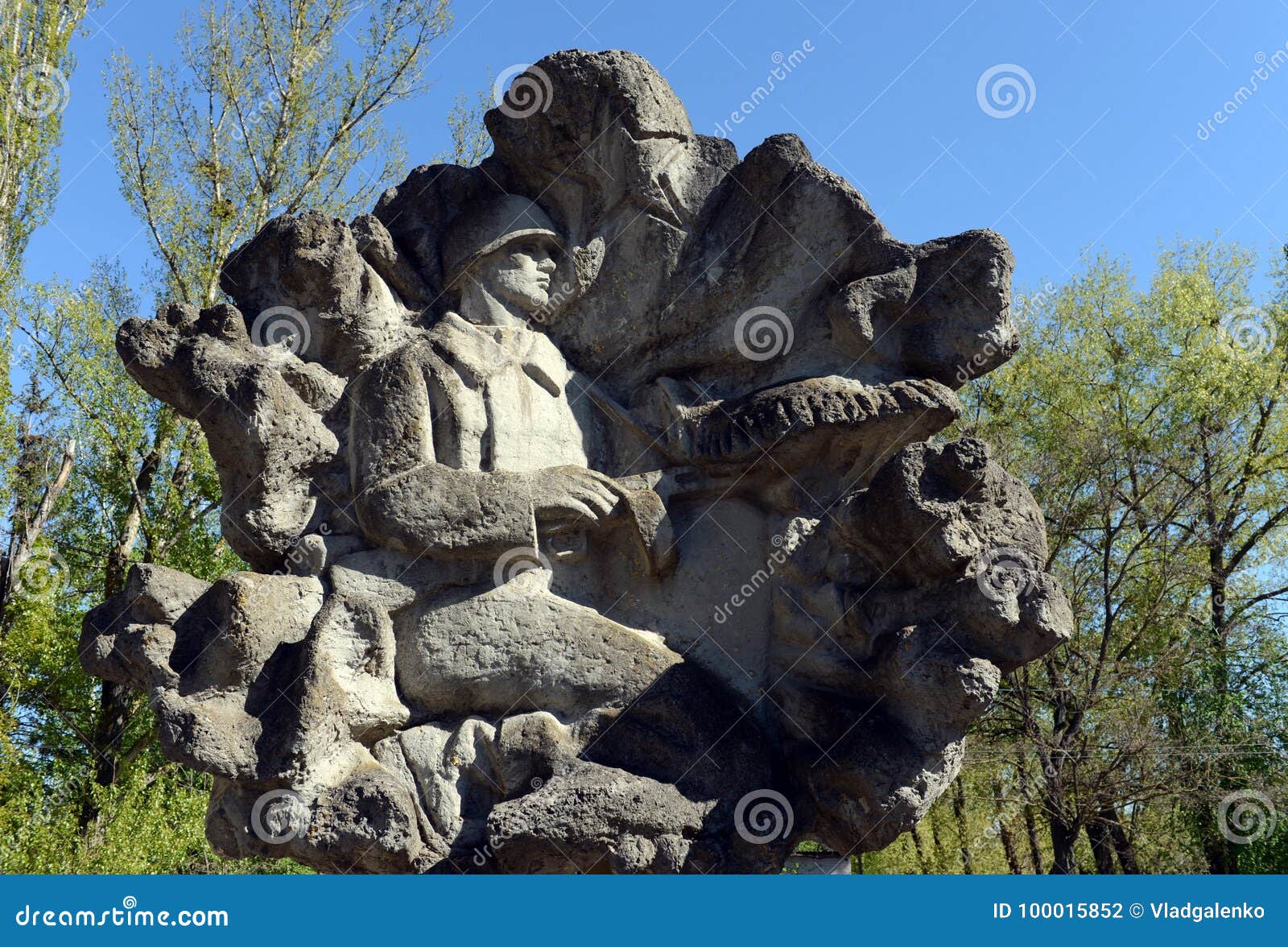 https://mdw-travel-data-us-east-1.s3.amazonaws.com/img/country/Russia/Alley-of-Military-Glory/img_00.jpg