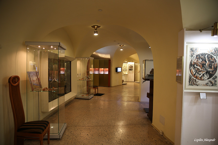 https://mdw-travel-data-us-east-1.s3.amazonaws.com/img/country/Russia/Amber-Museum/img_01.jpg