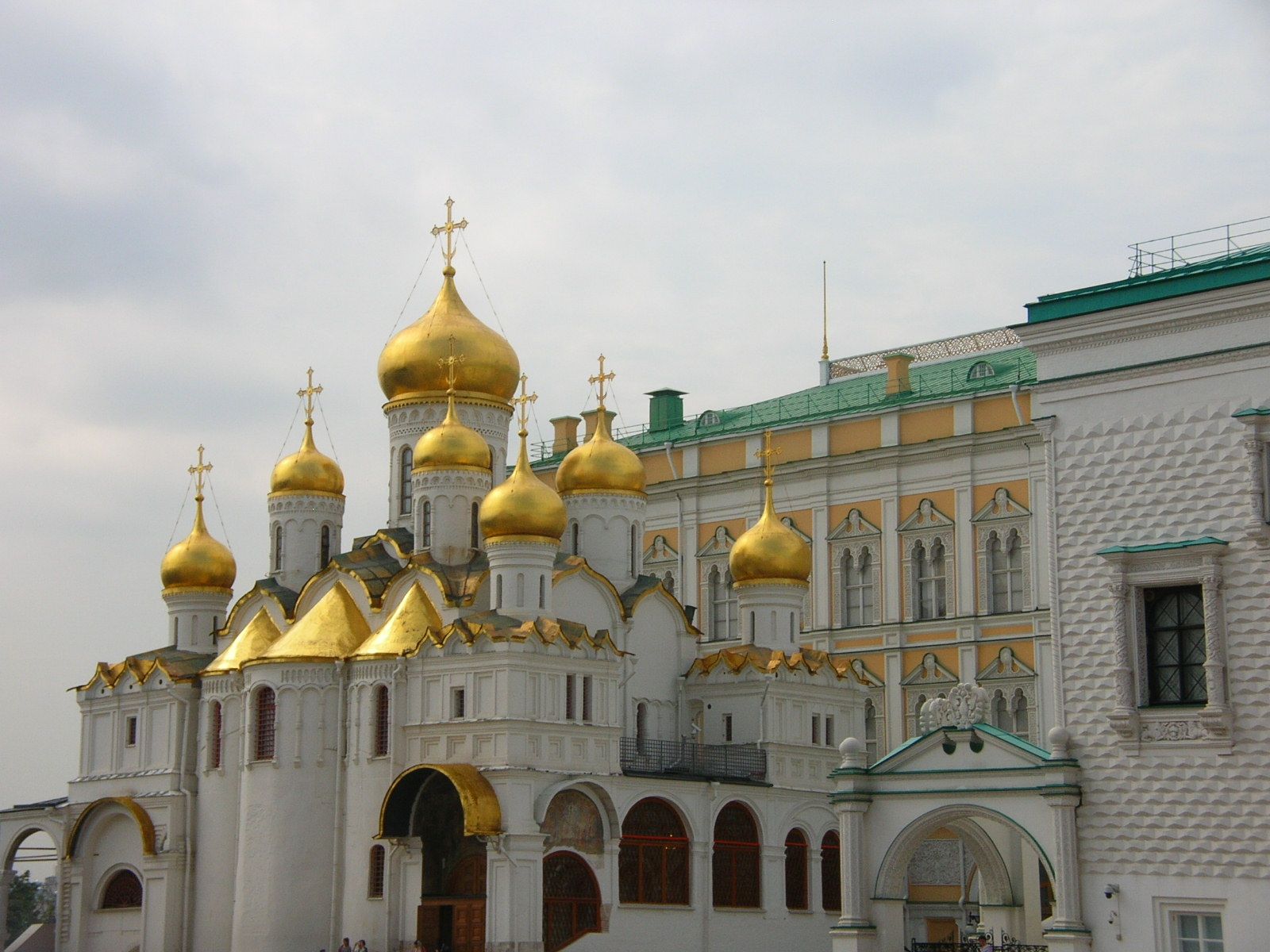 https://mdw-travel-data-us-east-1.s3.amazonaws.com/img/country/Russia/Annunciation-Cathedral/img_02.jpg