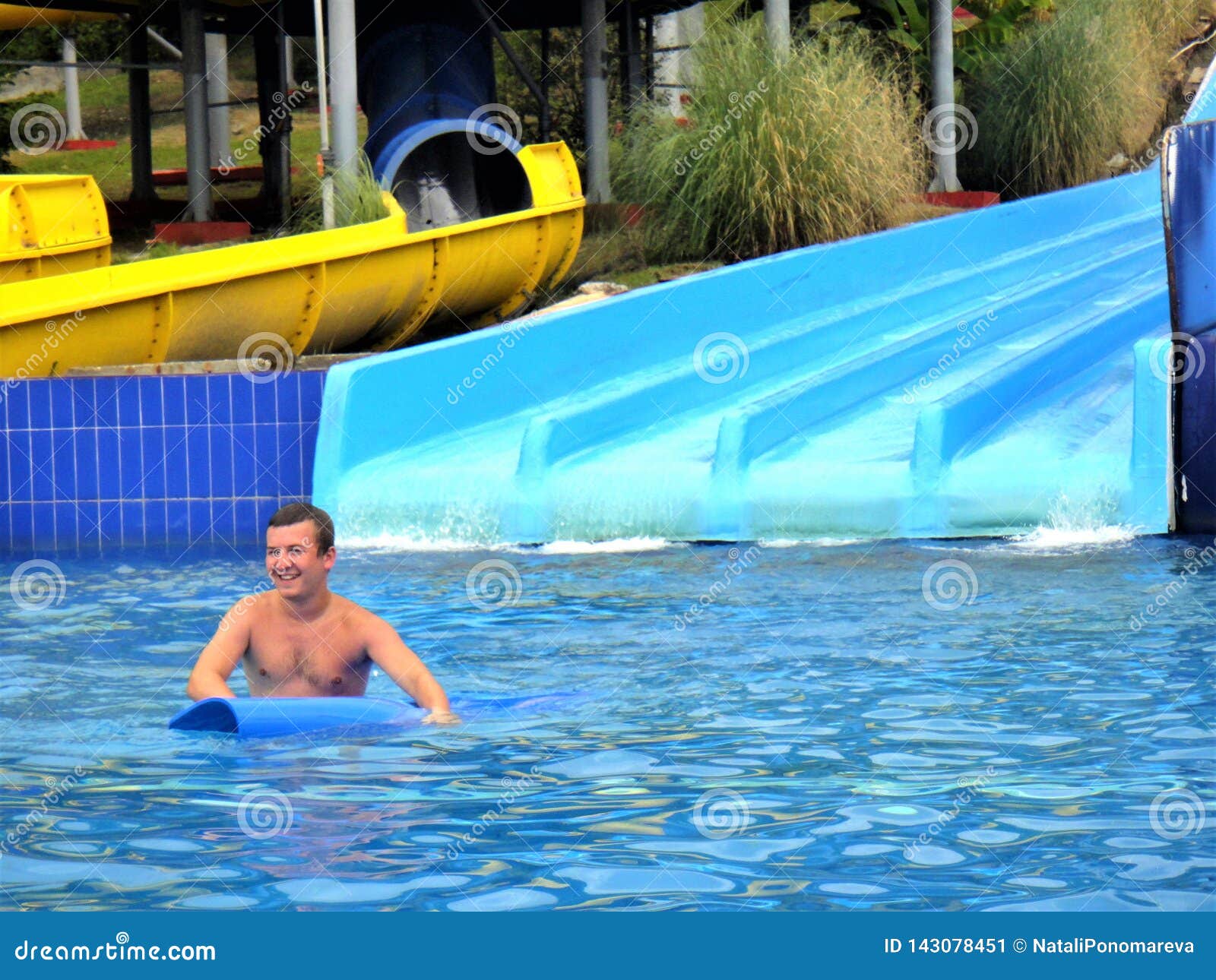 https://mdw-travel-data-us-east-1.s3.amazonaws.com/img/country/Russia/AquaLoo-Water-Park/img_01.jpg
