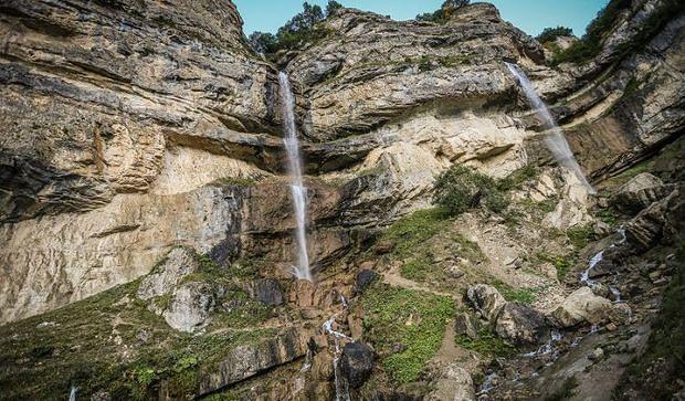 https://mdw-travel-data-us-east-1.s3.amazonaws.com/img/country/Russia/Azhanga-River-Waterfalls/img_01.jpg