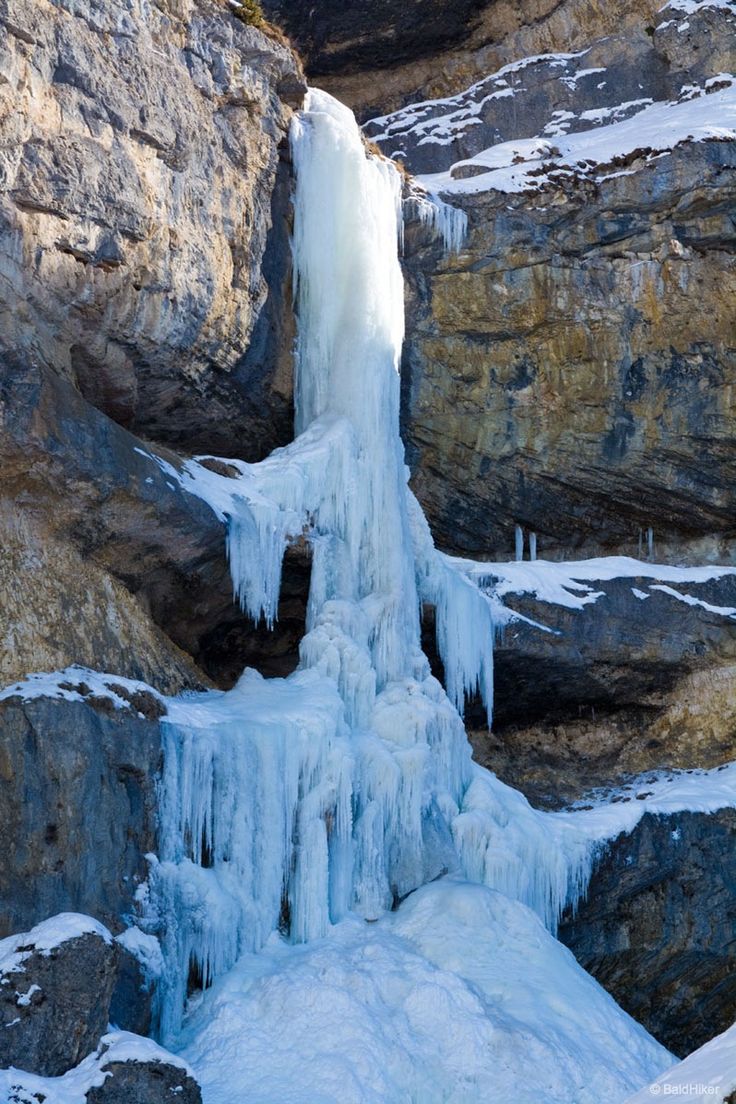 https://mdw-travel-data-us-east-1.s3.amazonaws.com/img/country/Russia/Azhanga-River-Waterfalls/img_03.jpg